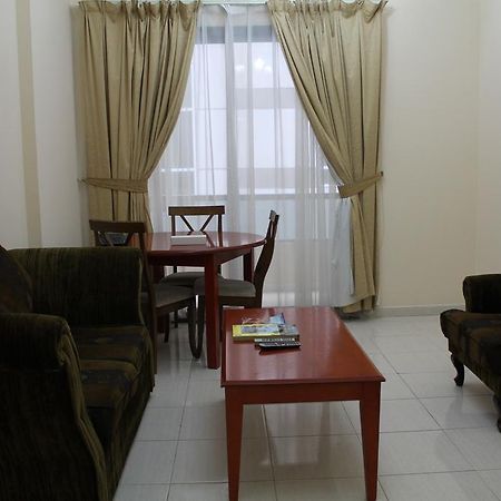 שארג'ה Emirates Palace Hotel Suites מראה חיצוני תמונה